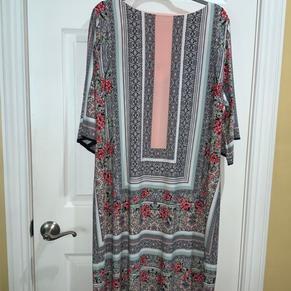 Sandra Darren Border Print and Floral dress Sz 18W medallion front - Picture 6 of 9